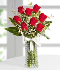 7 Adet vazoda kırmızı gül sevgiliye özel  Gümüşhane hediye sevgilime hediye çiçek 