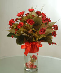 yapay güllerden vazo  9 gül  Gümüşhane çiçek yolla , çiçek gönder , çiçekçi  